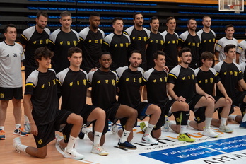 2022/23 denboraldira begirako Bidasoa-Irun talde berria bere aurreneko entrenamendu saioan.