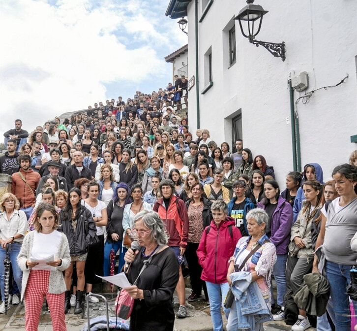 Algortako mugimendu feministak eskainiko agerraldiaren irudia