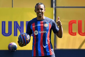Jules Koundé ha sido el segundo fichaje más caro del Barcelona este verano y aún no ha podido inscribirlo.