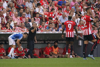 Valverde jokalariei aginduak ematen Espanyolen kontrako partidan.