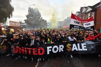 Miles de hinchas de los «red devils» salieron a la calle para solicitar la marcha de la familia Glazer de la entidad