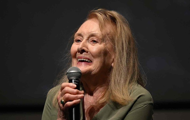 Annie Ernaux idazlearen hitzak irakurri ditugu Bigarren Kafean. 