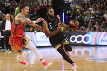 Adam Smith no ha hecho un buen partido, pero ha anotado un triple final muy importante.