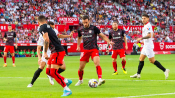 El Sevilla volcó los ataques por el costado izquierdo de Lekue en la primera mitad.