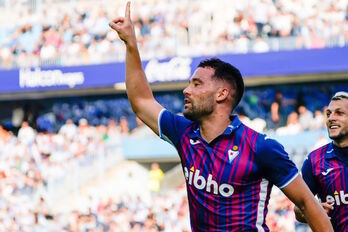 Quique celebra el gol que daba la victoria a su equipo.