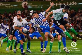 El juego se ha embarullado bastante durante la segunda parte.