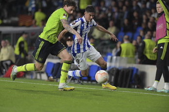 Carlos Fernández, con Lindelof, ha tenido una buena opción para abrir el marcador.