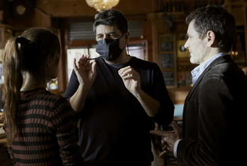 Eva Reyes y Alex Brendemühl dirigidos por Cesc Gay.