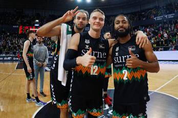 Los jugadores de Bilbao Basket, dispuestos a repetir en Zaragoza el mismo éxito que ante el Fuenlabrada.
