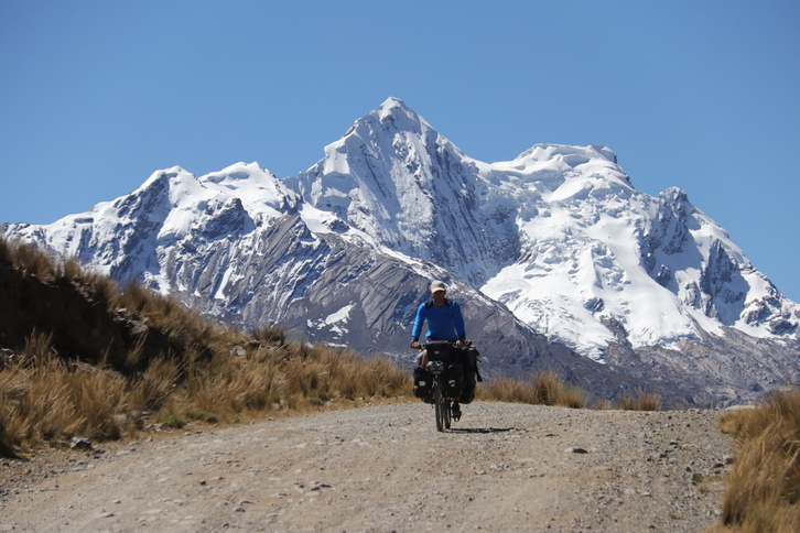 Aitor Igiñitzek 16 urte eman ditu bizikleta gainean bidaiatzen