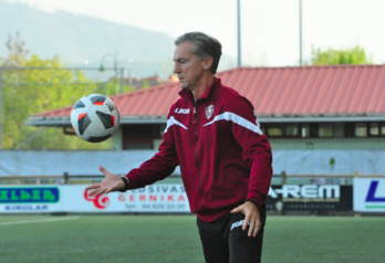 Aitor Larrazabal, Gernika taldeko entrenatzailea.