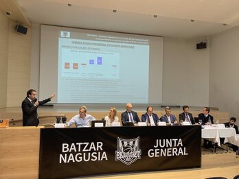 El Consejo de Bilbao Basket ofreciendo las explicaciones pertinentes.