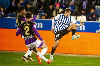 El Alavés ha recibido el gol con un jugador menos.