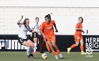 Gaby eta Anna Torroda partidaren une batean.