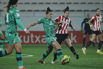 Leire Baños e Itxaso Uriarte, excompañeras en la Real y hoy rivales en Lezama.