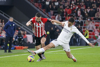 De Marcos tuvo que ser sustituido ante el Madrid por esas dolencias en el hombro.