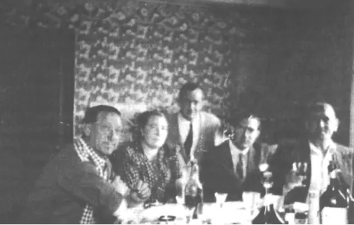 Argazkian, Alejandro Elizalderen taldea ikus daiteke, Ezkerrian, Alejandro, Maritxu, Ambrosio San Vicente, Martín Hurtado de Saracho  eta Florentino Goikoetxea.