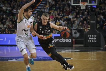 Con Hakanson desacertado, el ataque de Bilbao Basket ha naufragado.