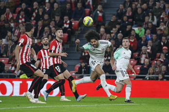 Athletic y Osasuna en el derbi disputado en San Mamés este mes de enero.