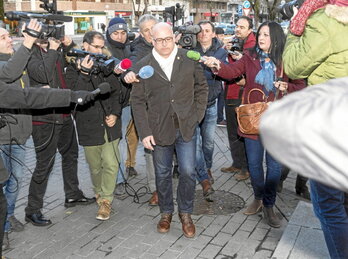 El exlíder del PNV alavés Alfredo de Miguel, a su llegada al Palacio de Justicia de Gasteiz.