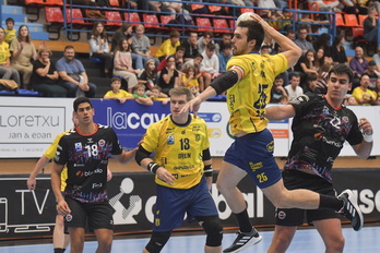 En una entrevista a la web de la EHF, Jon Azkue reconoce el orgullo que supone representar a la cultura y deporte vascos por Europa.