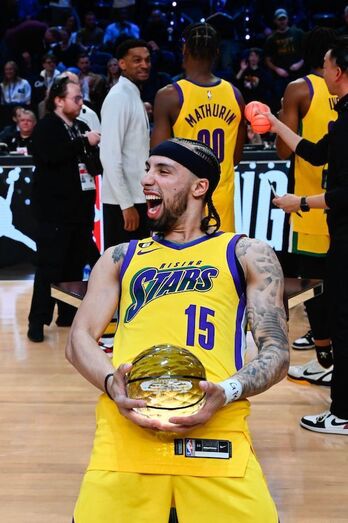 El boricua José Alvarado, eufórico tras llevarse el MVP del «Rising Stars».