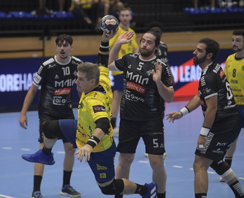 Julen Aginagalde, Aguas Santas Milanezaren aurkako partidan.