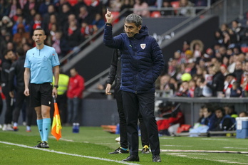 Valverde durante el partido en Girona.