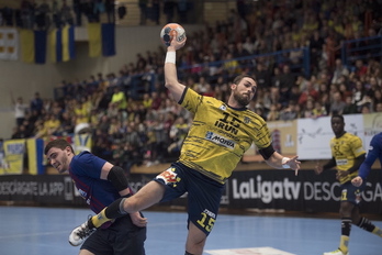 Iker Serrano, durante su etapa en Bidasoa-Irun.