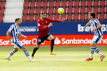 Enric Gallego entre Gebara y Oyarzabal en su etapa osasunista.