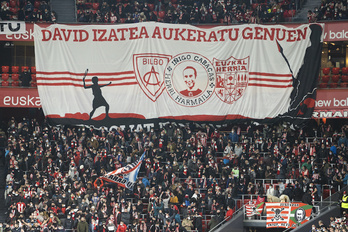 Tifo de Iñigo Cabacas Herri Harmaila en el duelo de Copa ante el Barcelona de la temporada pasada.