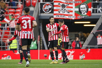 Yuri Berchice Berenger besarkatzen Gironaren aurkako partidan. 