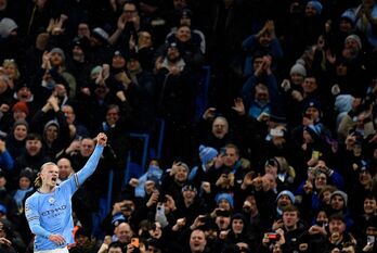 Haaland celebra uno de sus cinco goles enchufados al Leipzig. 