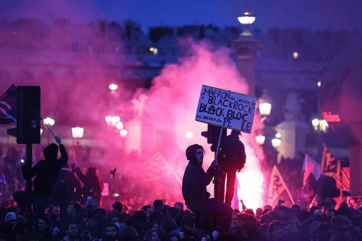 Pentsioen erreformaren aurkako protesta Parisen