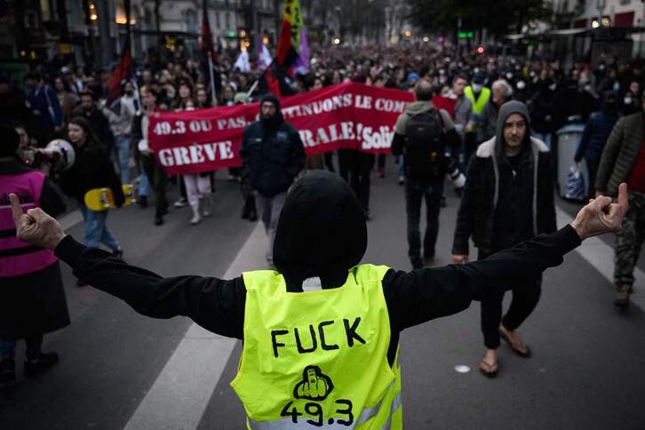 Pentsioen erreformaren aurkako protesta, Parisen. 