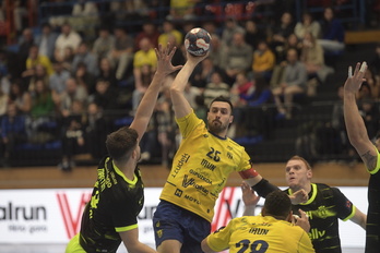 El Bidasoa se ha tenido que emplear a fondo ante el Sporting.