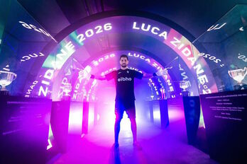 Luca Zidane ate gorri-urdinaz jabetu da.