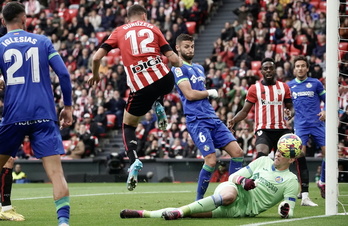 David Soria ha bloqueado el remate de Guruzeta en el minuto 15.