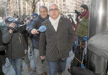 Alfredo de Miguel, principal responsable de la trama corrupta, entrando en los juzgados.
