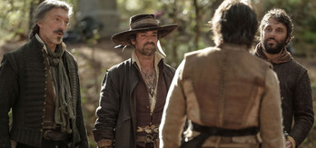 Vincent Cassel, Romain Duris y Pio Marmaï frente a François Civil.