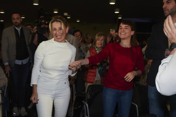 Begoña Alfaro y Yolanda Díaz, en el acto de Sumar en noviembre en Iruñea.