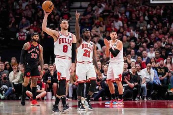 El aplomo de los Bulls ha contrastado con los nervios crispados de los Toronto Raptors.