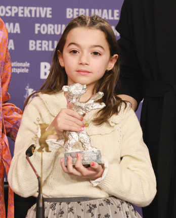 Sofía Otero con el Oso de Plata a la Mejor Interpretación de la Berlinale.