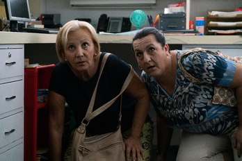 Elena Irureta y Carmen Flores Saavedra, como abuela y cuidadora.