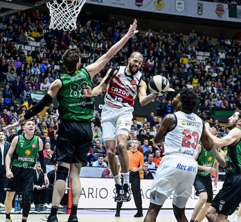 El juego interior de la Penya ha causado estragos al Baskonia esta campaña.
