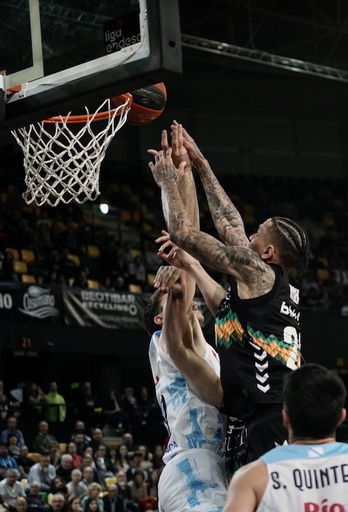 Michale Kyser, el amo de las alturas ante Breogán.