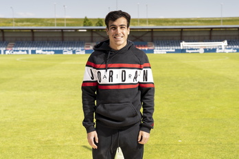 Manu Sánchez posa en Tajonar tras la sesión de entrenamiento del pasado miércoles.
