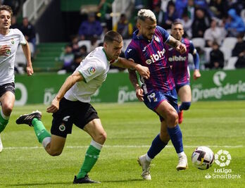 El Eibar cayó de descenso directo tras encajar su segunda derrota consecutiva en Santander.