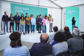 Gasteizko Andar Mari Zuriaren plazan egin du ekitaldia EH Bilduk.