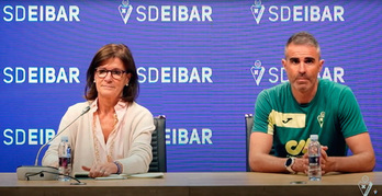 Amaia Gorostiza y Gaizka Garitano durante su comparecencia en Ipurua.